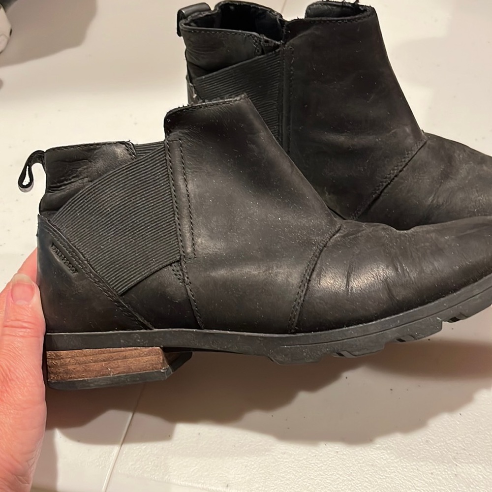 Sorel Black Leather Chelsea Ankle Boots with Wood-Accent Heel